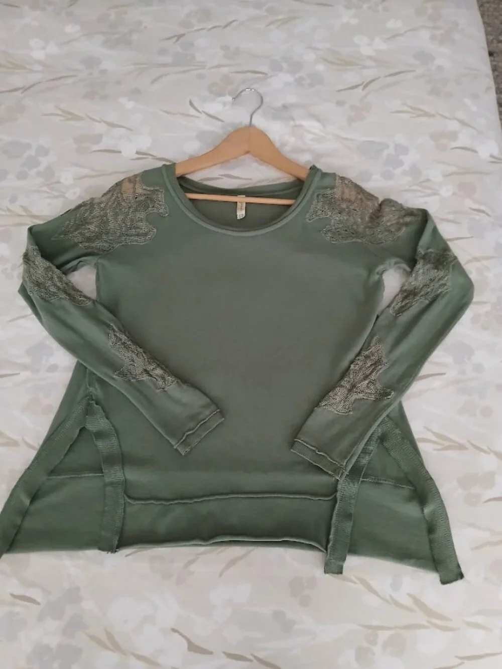 FREE PEOPLE Dark Green Cotton Top with Lace Details - size XS
